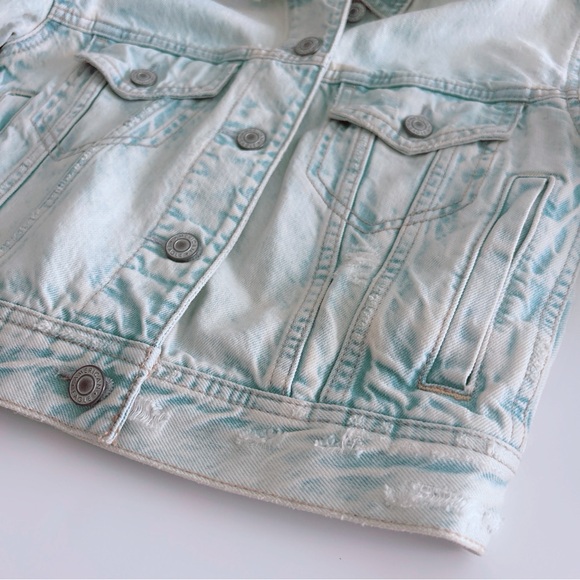 American Eagle Light Wash Denim Jacket XS | Cropped Fitted Jean Jacket - Picture 4 of 6
